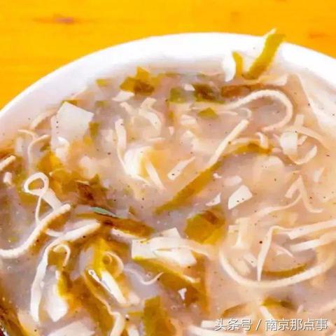 南京茶南美食街，品味地道南京风味的美食胜地