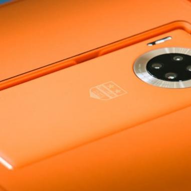 华为新品发布会揭秘科技创新成果与未来战略规划，展现全球雄心壮志。