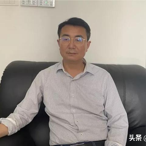 咸宁男子划车事件持续发酵，真相待查，公众呼吁公正处理